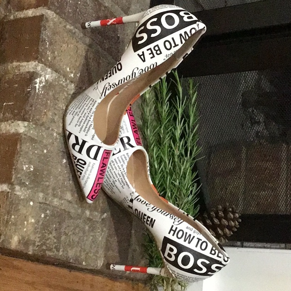 Steve Madden
Vala Newspaper Print Stiletto Pumps